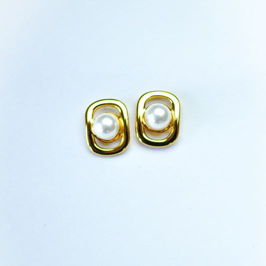 Classic Pearl Stud Earring