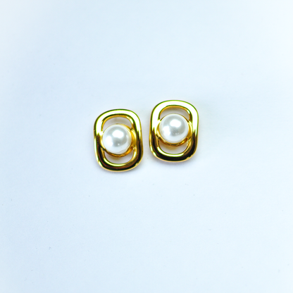 Classic Pearl Stud Earring