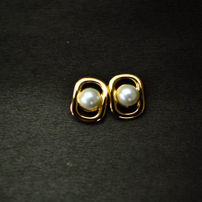 Classic Pearl Stud Earring