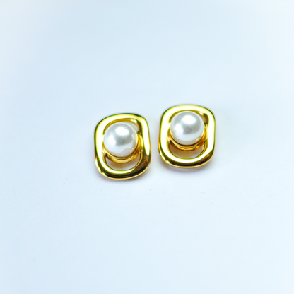 Classic Pearl Stud Earring