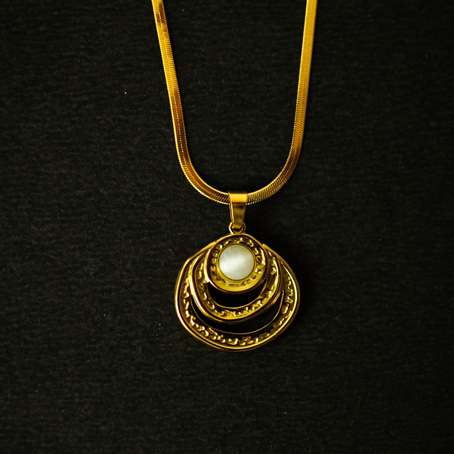 perel GOld pendant
